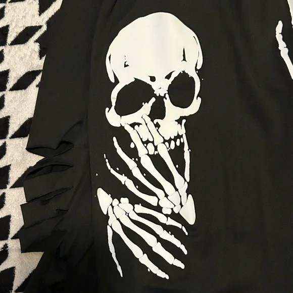 Black Skull Print Ripped Leggings - Picture 8 of 8